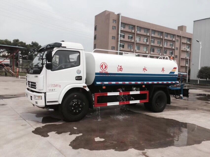8噸(8方)襄樊東風(fēng)大多利卡綠化灑水車價(jià)格5