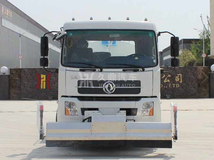 多功能灑水車(chē)——東風(fēng)天錦高壓清洗灑水車(chē)4