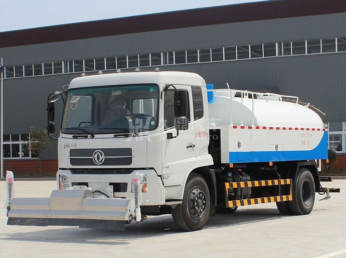 多功能灑水車(chē)——東風(fēng)天錦高壓清洗灑水車(chē)5