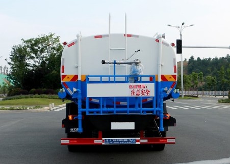 20噸灑水車報價表_東風專底后雙橋20噸綠化灑水車廠家價格4