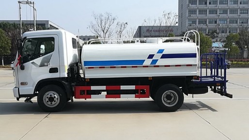 現(xiàn)代盛圖5噸綠化灑水車(chē)廠(chǎng)家價(jià)格3