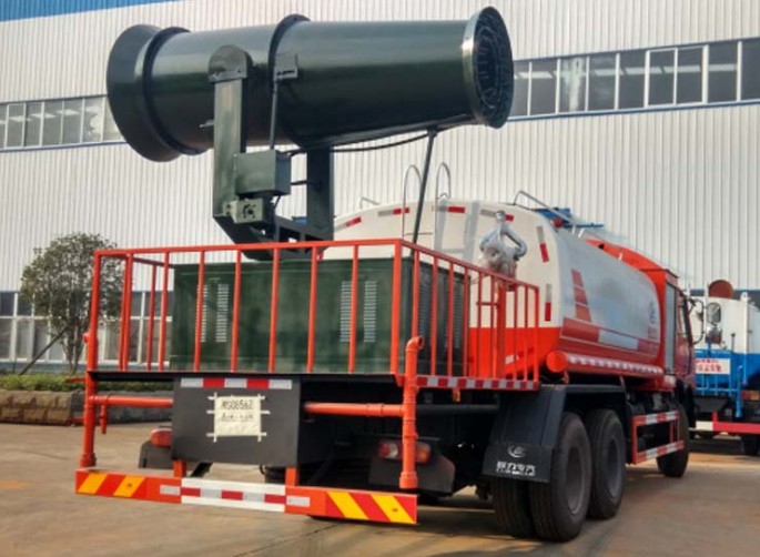 多功能灑水車(chē)有哪些_東風(fēng)后雙橋20方農(nóng)藥噴灑車(chē)2