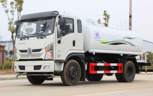 12噸灑水車要什么駕照_東風專底D1駕駛室12噸綠化灑水車廠家價格2