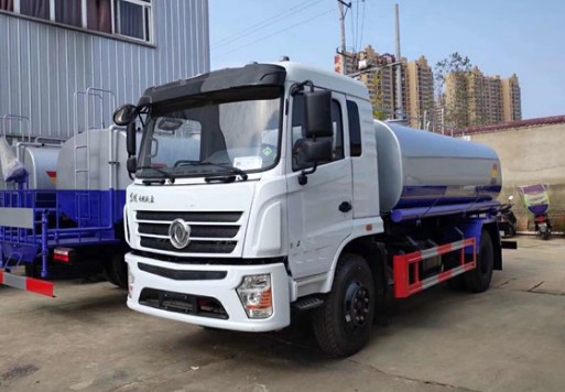 東風(fēng)新款專底12噸灑水車圖片 東風(fēng)新款專底12噸灑水車圖片