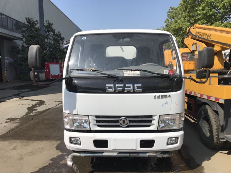 5方可以上藍(lán)牌的灑水車 5方可以上藍(lán)牌的灑水車