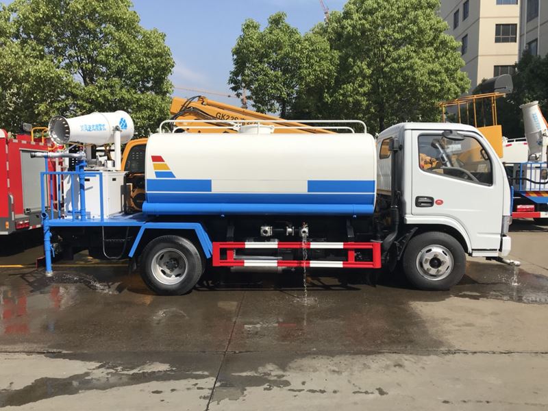 5方可以上藍(lán)牌的灑水車 5方可以上藍(lán)牌的灑水車