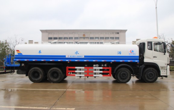 �|�L����ǰ�ĺ�˞�ˮ܇����DƬ