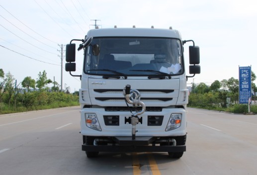 東風御龍后雙橋灑水車高清圖片 東風御龍后雙橋灑水車高清圖片