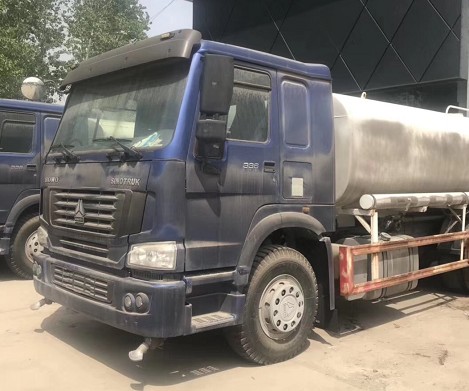 兩臺庫存20方重汽豪沃灑水車整車圖片 兩臺庫存20方重汽豪沃灑水車整車圖片