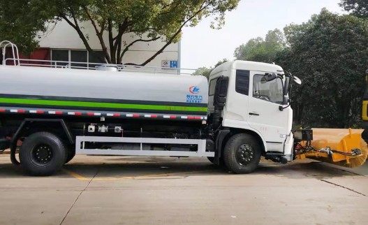 12方東風(fēng)天錦帶除雪滾刷灑水車圖片 12方東風(fēng)天錦帶除雪滾刷灑水車圖片