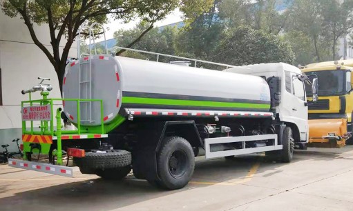 12���|�L(f��ng)���\����ѩ�Lˢ��ˮ܇�DƬ