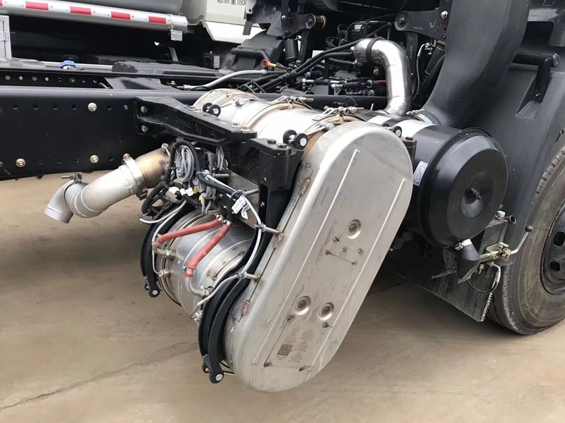 國六東風天錦霧炮抑塵車后排氣處理系統(tǒng)圖片 國六東風天錦霧炮抑塵車后排氣處理系統(tǒng)圖片