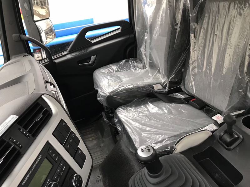 國六東風天錦霧炮抑塵車駕駛室內(nèi)飾圖片 國六東風天錦霧炮抑塵車駕駛室內(nèi)飾圖片