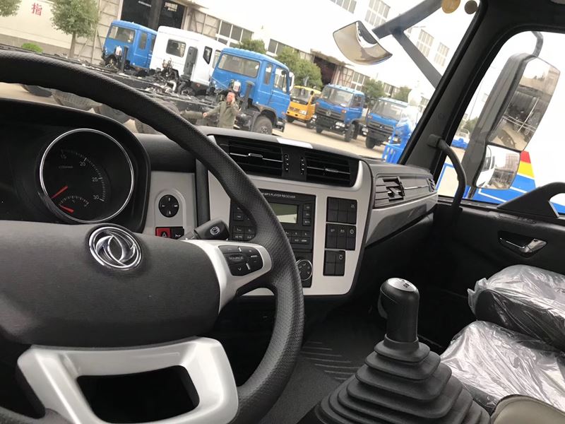 國六東風天錦霧炮抑塵車駕駛室儀表臺圖片 國六東風天錦霧炮抑塵車駕駛室儀表臺圖片