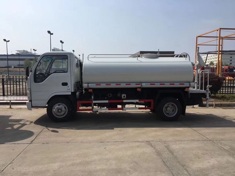 5噸慶鈴五十鈴灑水車圖片 5噸慶鈴五十鈴灑水車圖片