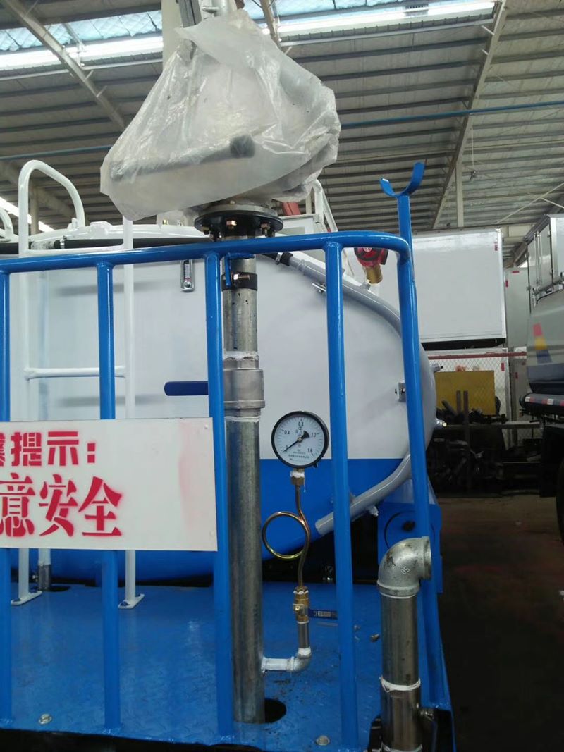 礦底防爆灑水車細節展示圖片 礦底防爆灑水車細節展示圖片