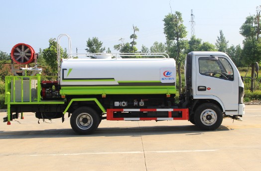 國六5噸東風多利卡帶霧炮灑水車圖片 國六5噸東風多利卡帶霧炮灑水車圖片