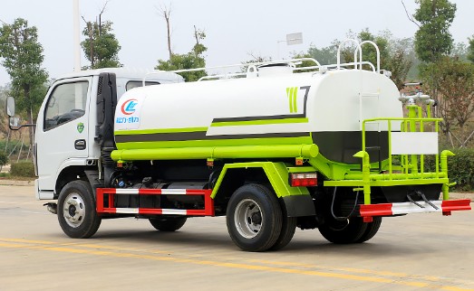 5噸灑水車參數(shù)_國六5噸東風(fēng)小福瑞卡綠化灑水車廠家價格4