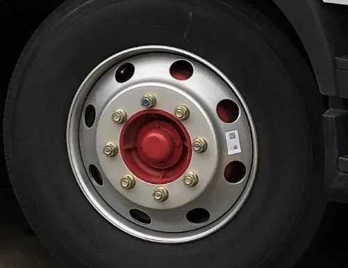 3950軸距前輪螺絲就是8個 3950軸距前輪螺絲就是8個