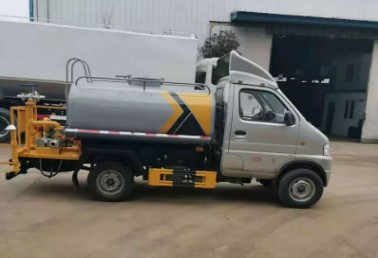 �����{�Ɩ|�LС������ˮ܇