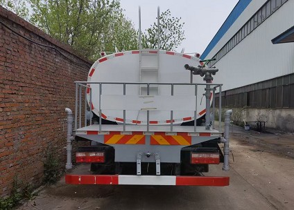 �w���W�Y����13����ˮ܇�෽λ�DƬ