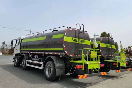 ����20���|�L(f��ng)���\С���S��ˮ܇�෽λ�DƬ