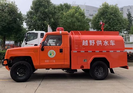 北汽勇士四驅(qū)越野供水車圖片 北汽勇士四驅(qū)越野供水車圖片