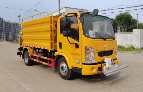 躍進開拓T100藍牌灑水車 躍進開拓T100藍牌灑水車