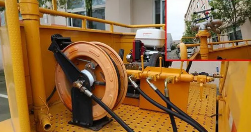 躍進開拓T100藍牌灑水車 躍進開拓T100藍牌灑水車