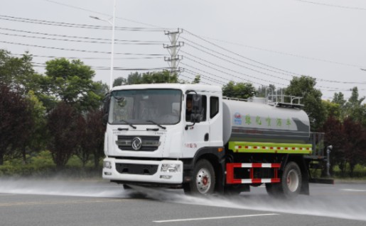 �����߶˞�ˮ܇���������DƬ