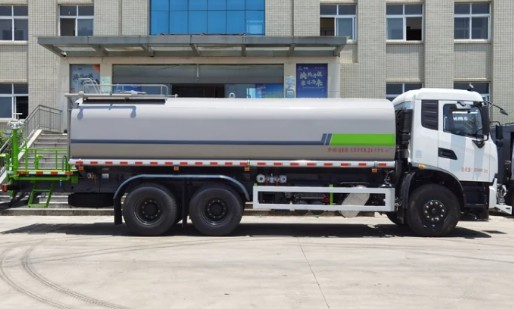 工程灑水車廠家_東風(fēng)天錦后雙橋22方灑水車3
