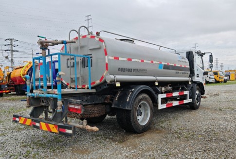 二手東風福瑞卡10方灑水車_二手中聯重科10方灑水車4