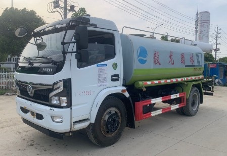 二手灑水車價格_二手東風福瑞卡10方灑水車帶30米霧炮2
